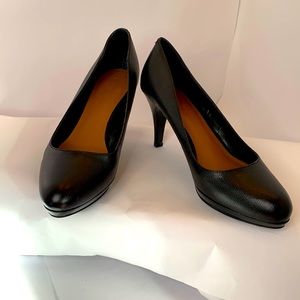 Nine West platform pump